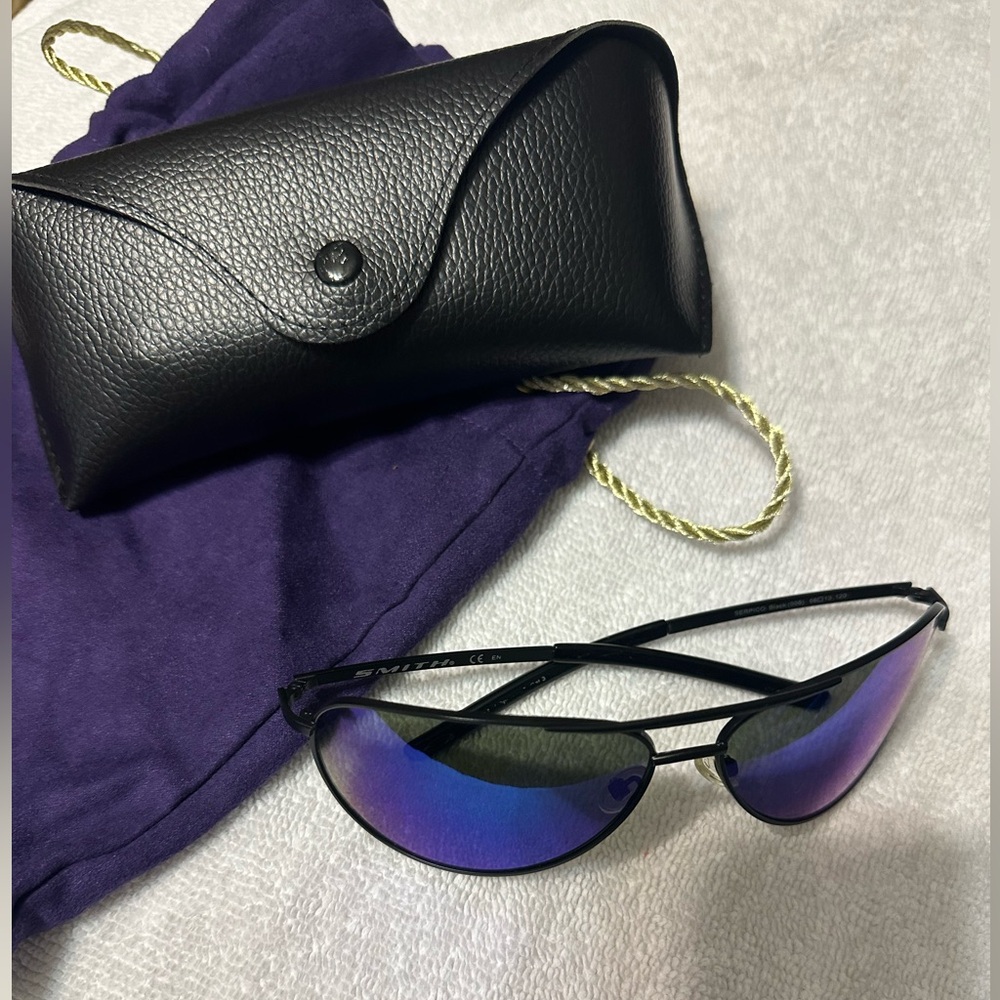 Mens .. authentic 100% smith serpico sunglasses  in excellent condition like new